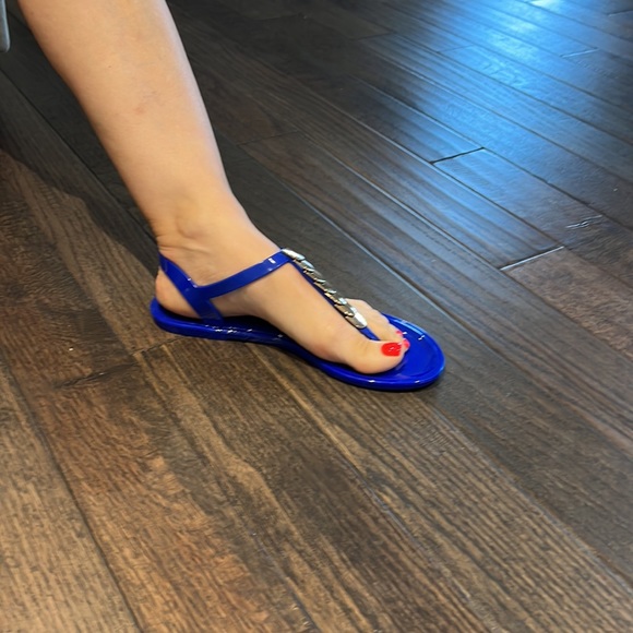 Blue Platforms - Picture 3 of 4